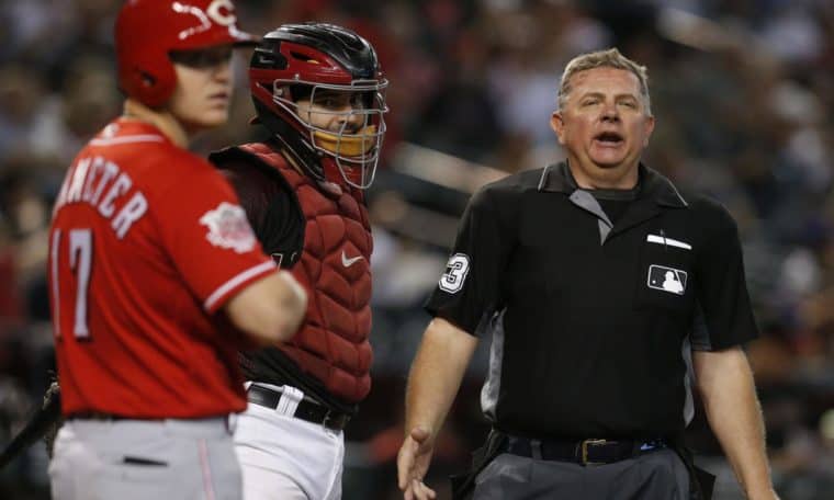 MLB umpire Greg Gibson quad tendon rupture